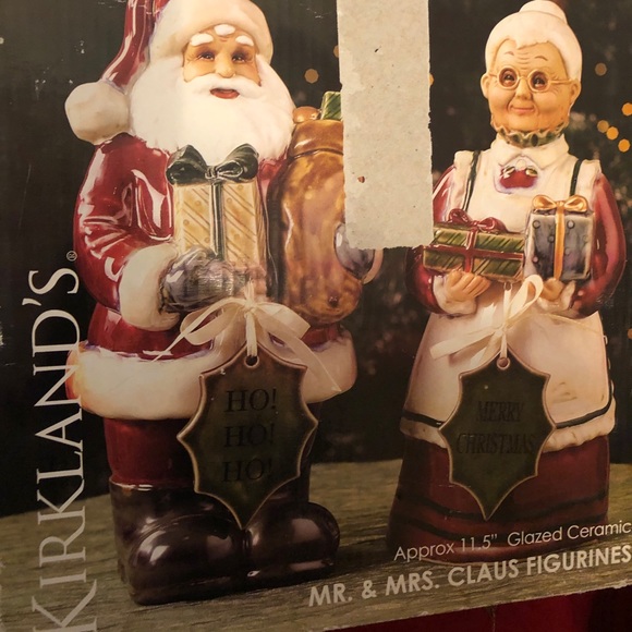 Kirkland’s Retired Mr & Mrs Claus - Picture 10 of 13